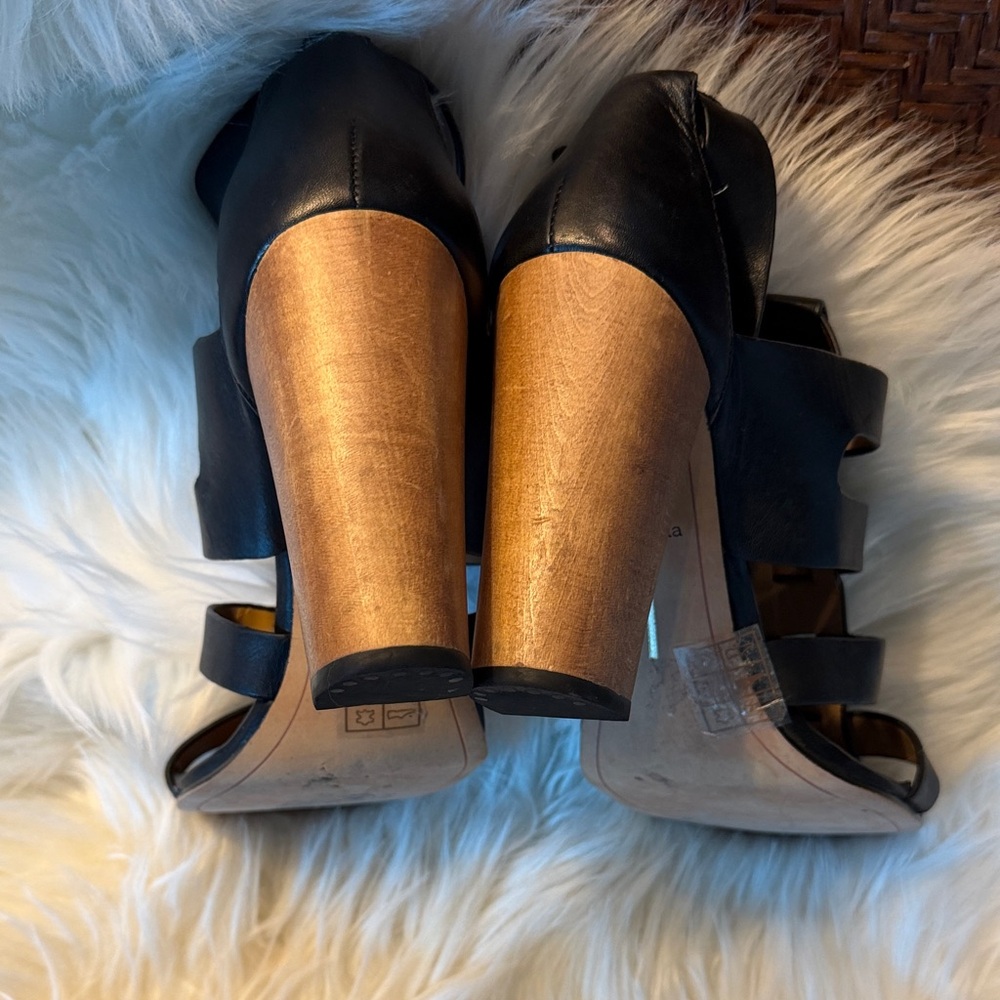 Dolce Vita Black Strappy Gladiator Heels - Picture 4 of 4